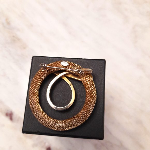 Vintage Gold Toned Mesh Kramer Brooch - Picture 3 of 6